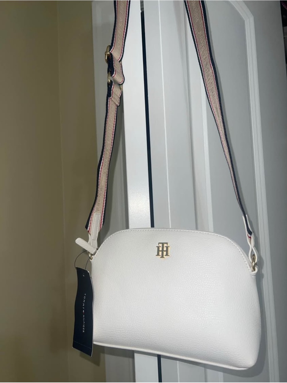 Tommy Hilfiger White Pebbled Leather Crossbody Bag BRAND NEW WITH TAGS